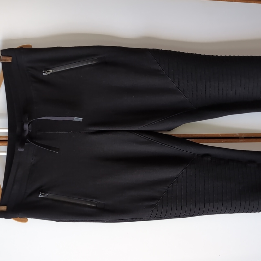 NWOT Alo Black Yoga Sweatpants Urban Moto Workout Gym M - Picture 2 of 15
